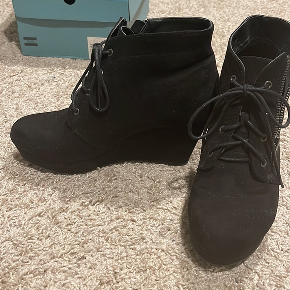 Black velvet wedge boots - Picture 2 of 4